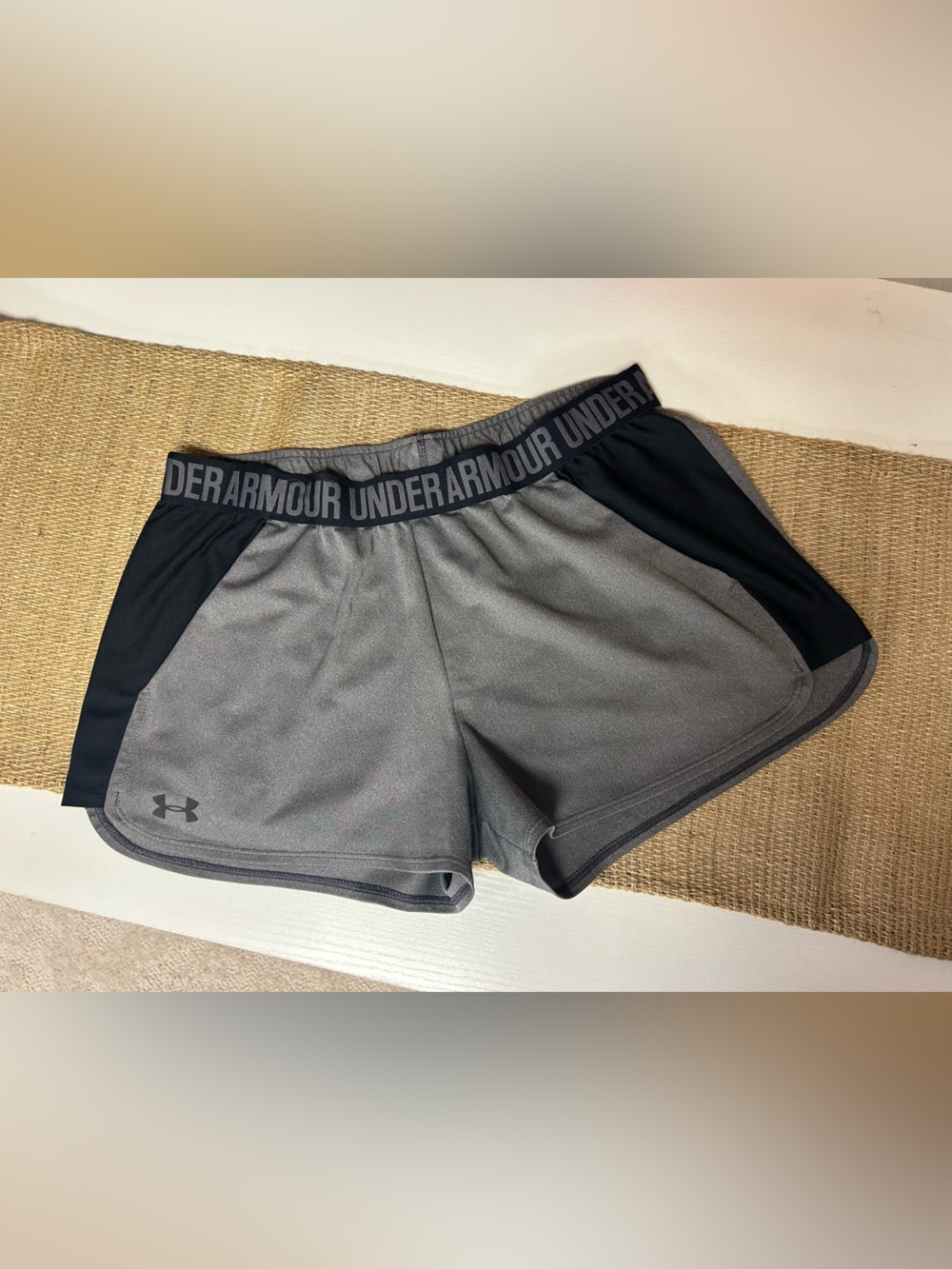 Under Armour Women's Gray and Black Athletic Shorts large